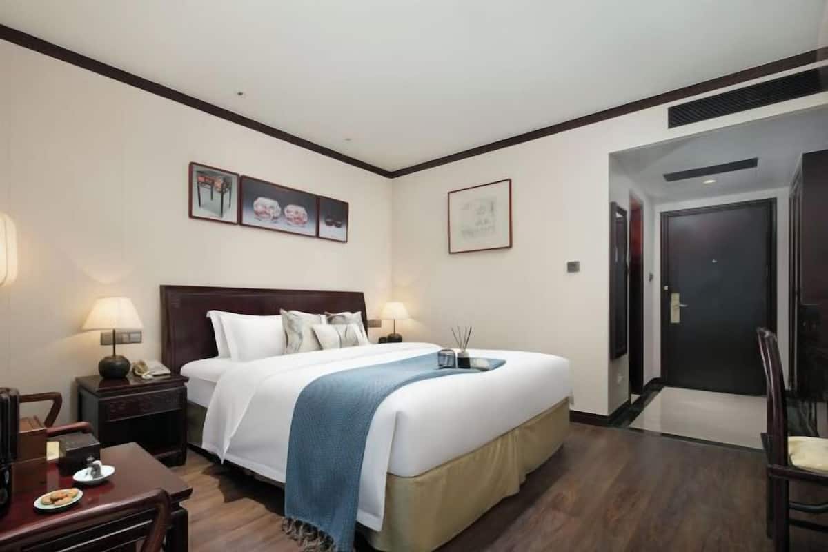 Minibar, in-room safe, desk, blackout curtains