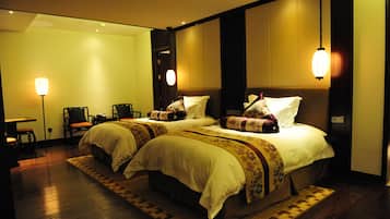 Executive Double or Twin Room | Minibar, in-room safe, desk, blackout drapes