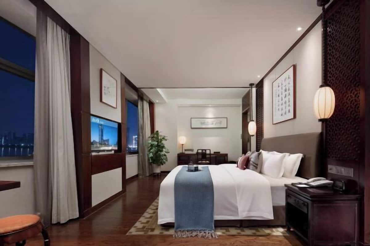 Minibar, in-room safe, desk, blackout drapes