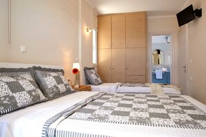 Huvila, 3 makuuhuonetta | Tallelokero huoneessa, työpöytä, silitysrauta/-lauta, ilmainen Wi-Fi