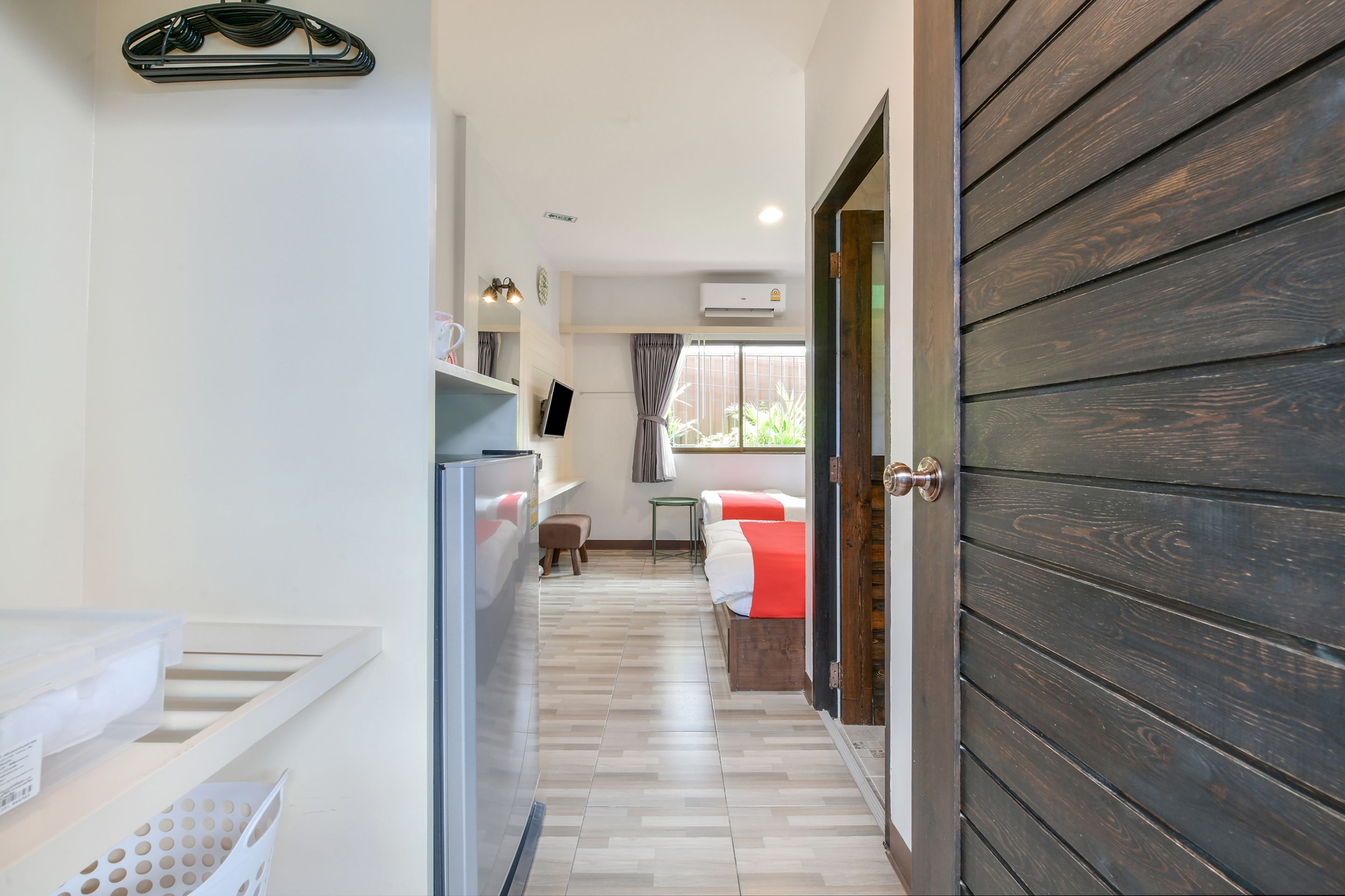 ميني بار ومكتب وواي فاي مجانًا وملاءات أسرّة