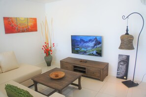 1 Bedroom Apartment  | Living area | 50-inch flat-screen TV with satellite channels, Smart TV, Netflix - Horizon 1BR Condo 10 (Koh Samui)
