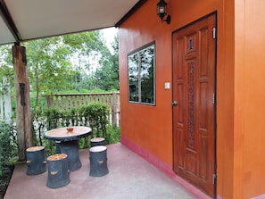 Bungalow estándar, 1 cama King size, para no fumadores | Terraza o patio