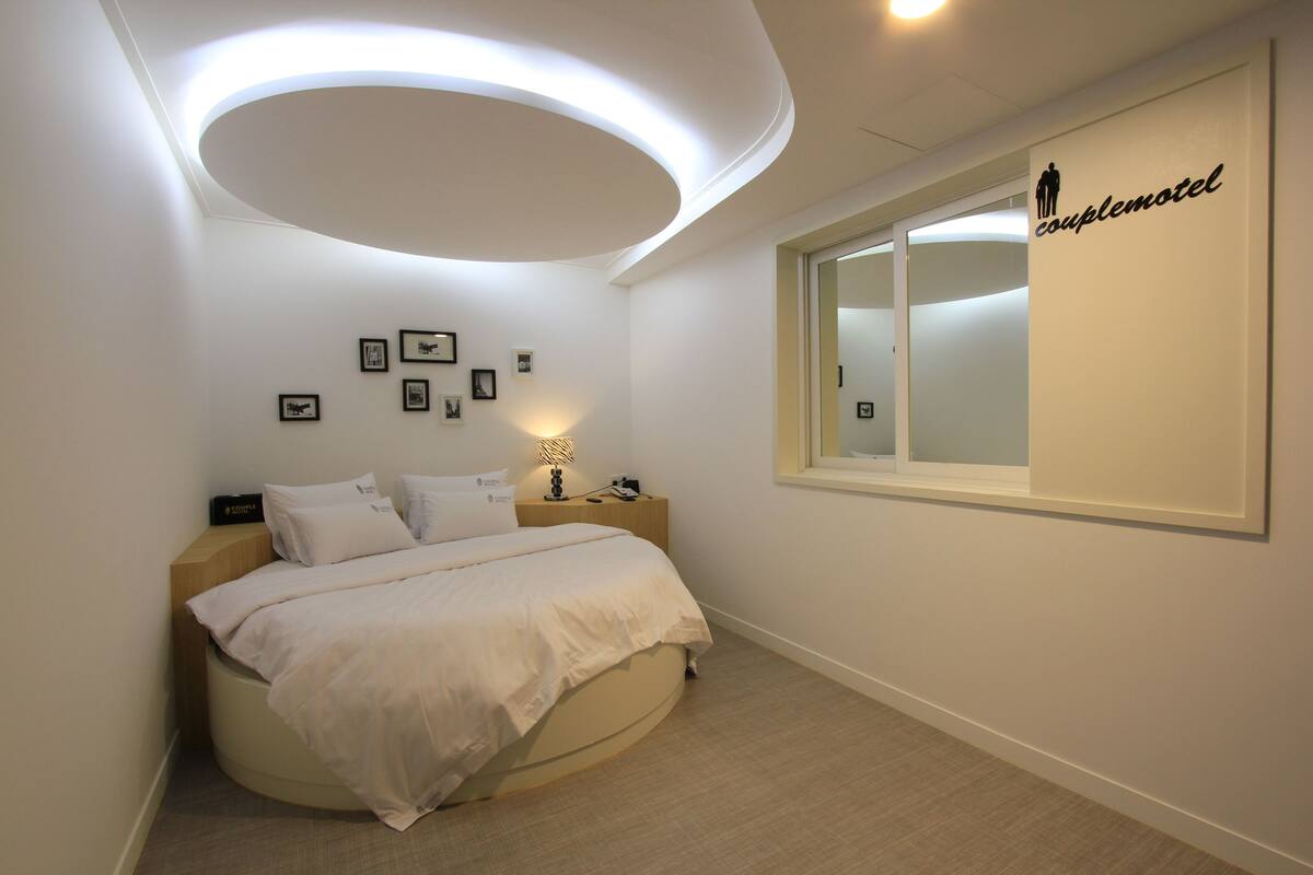 Family Double Room (Karaoke)