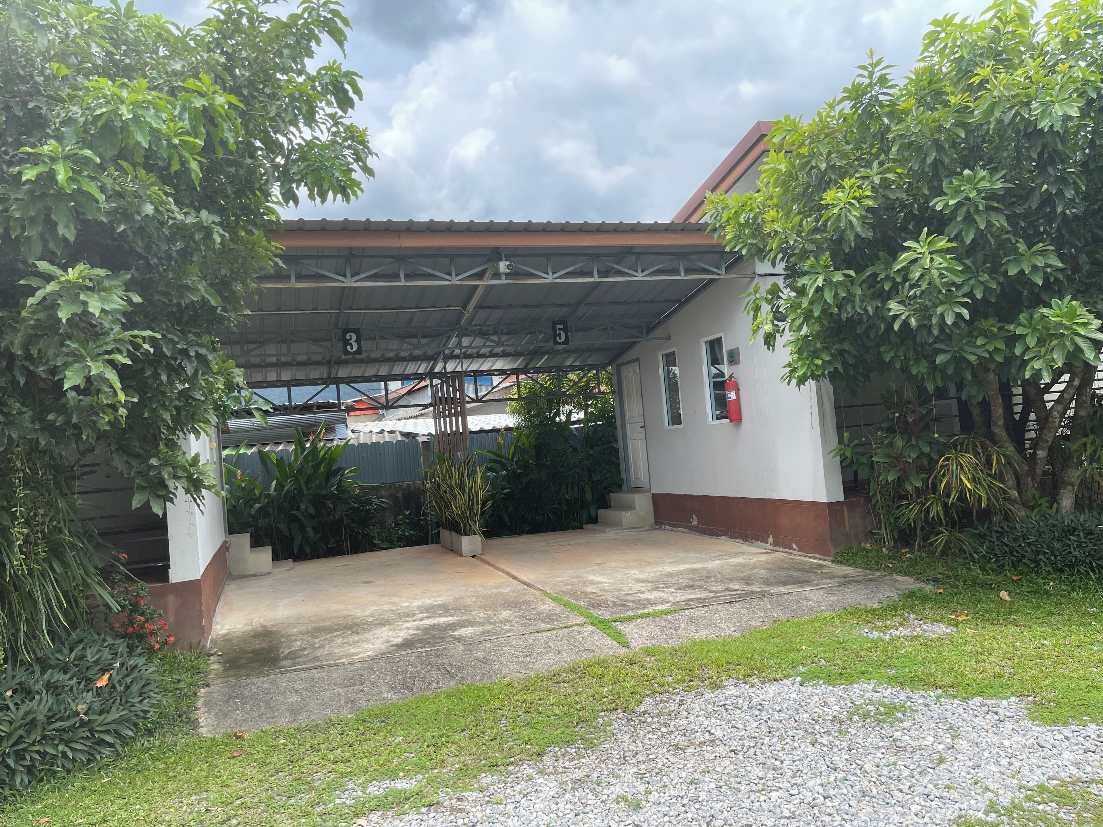 24-Zoll-Flachbildfernseher mit Kabelempfang, Fernseher