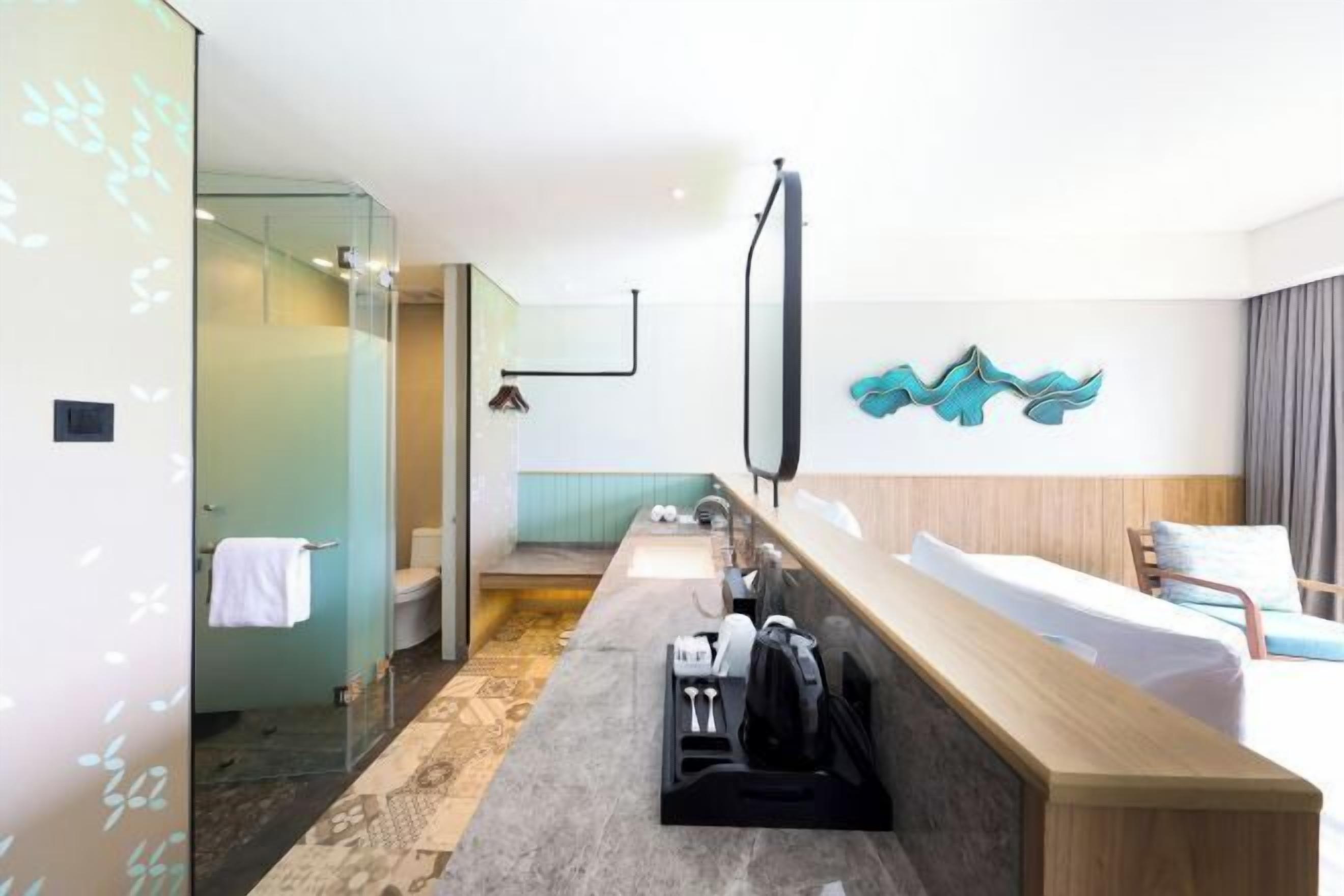 In-room safe, soundproofing, iron/ironing board, free WiFi