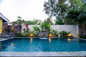 Outdoor pool, open 8 AM to 10 PM, sun loungers - Casugria Dutch Heritage Residence (Malacca City)