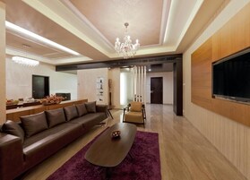 32-inch LCD TV with satellite channels, TV