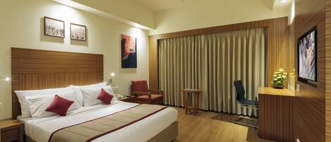 Habitación Deluxe | Ropa de cama de alta calidad y caja de seguridad en la habitación