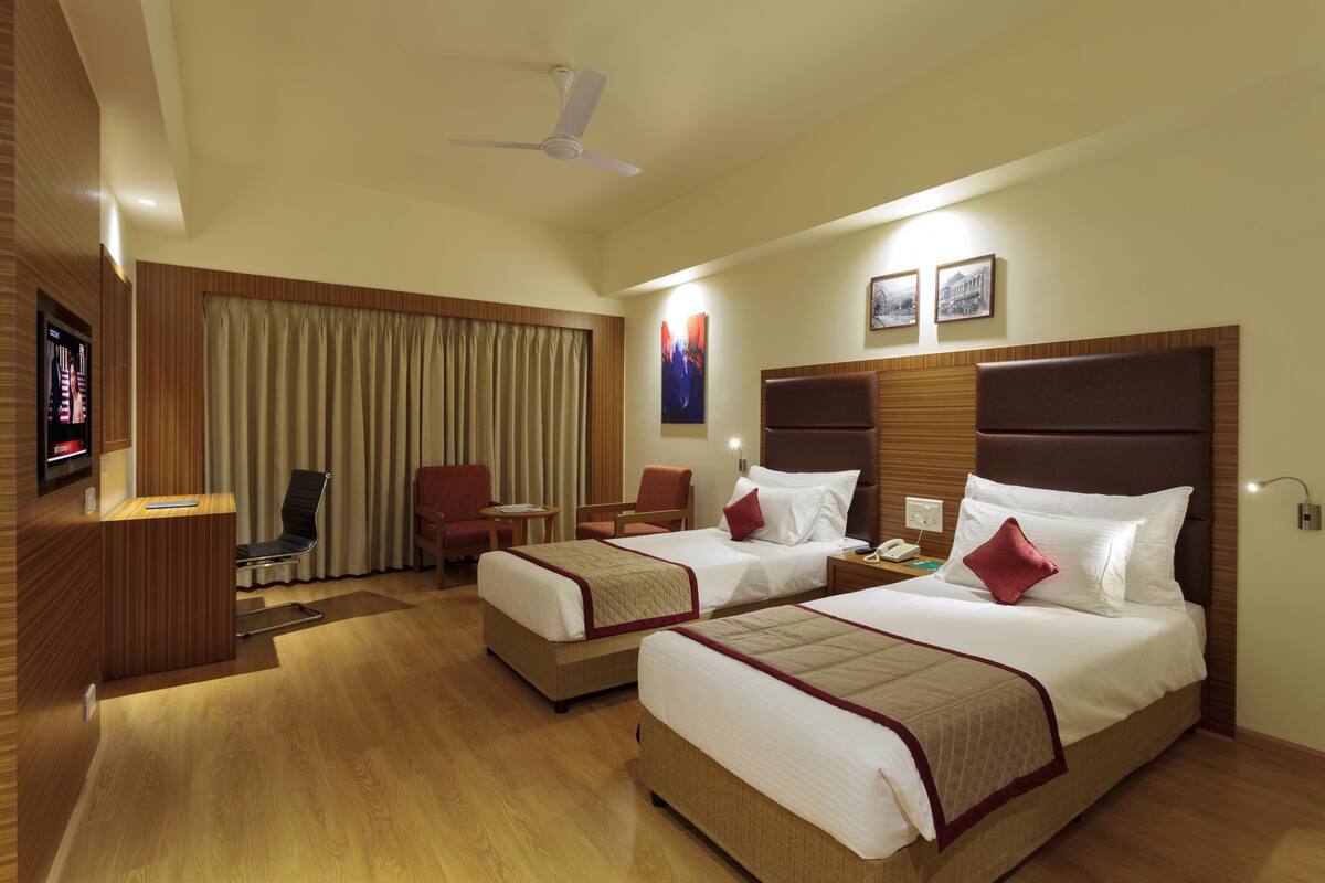 Kamar Twin Eksekutif | Seprai premium, brankas, tirai kedap cahaya, dan kedap suara