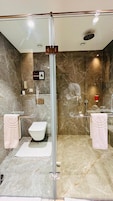 Junior Studio Suite | Bathroom