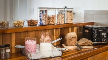 Free daily continental breakfast