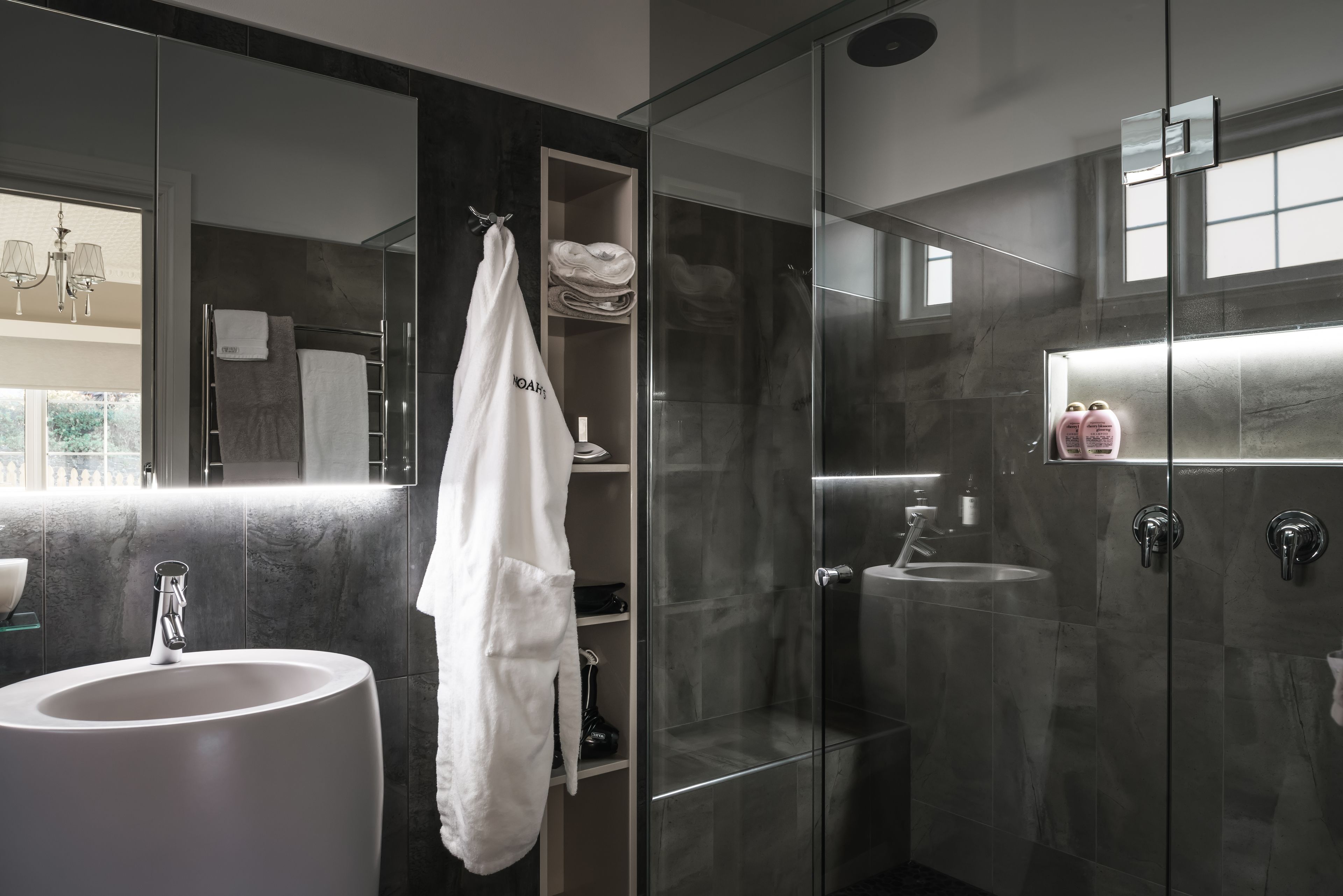 Deluxe Double Room, 1 King Bed, Non Smoking, City View | Bathroom | Shower, hydromassage showerhead, free toiletries, hair dryer