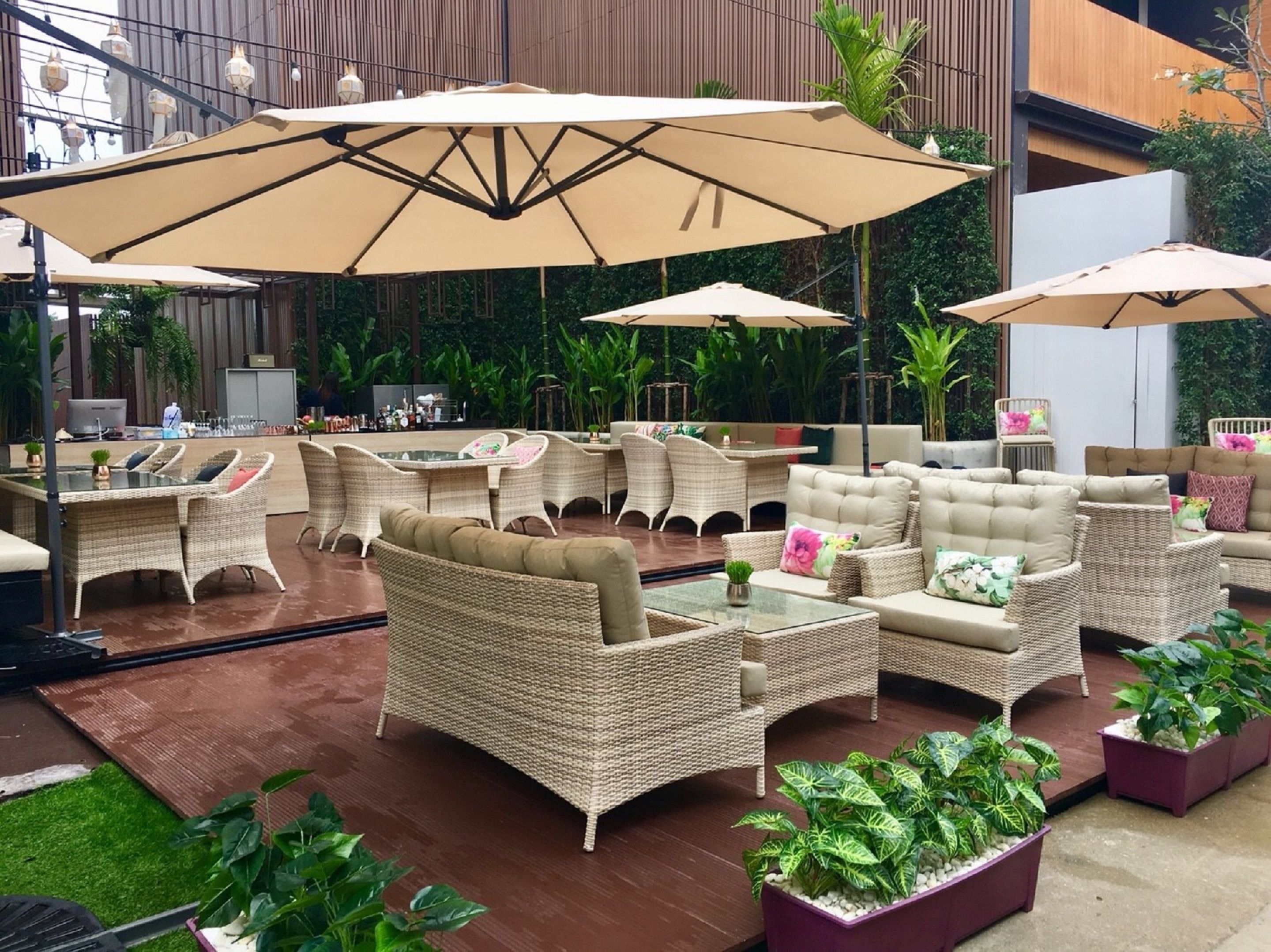 Petit déjeuner buffet (550 THB par personne)