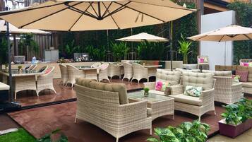 Desayuno buffet diario (THB 550 por persona)