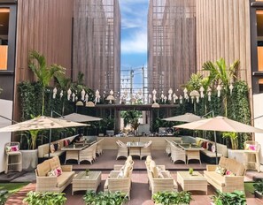 Breakfast served, international cuisine - Pool Suite Chiang Mai (Hang Dong)