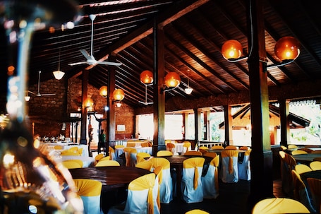 Se sirven desayunos, almuerzos y cenas; cocina local e internacional