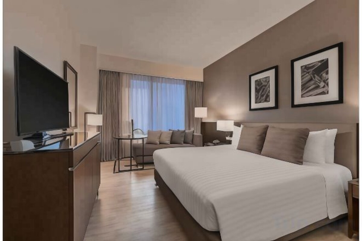 1 King Bed, One-Bedroom Premier with Living Area and Lounge Access