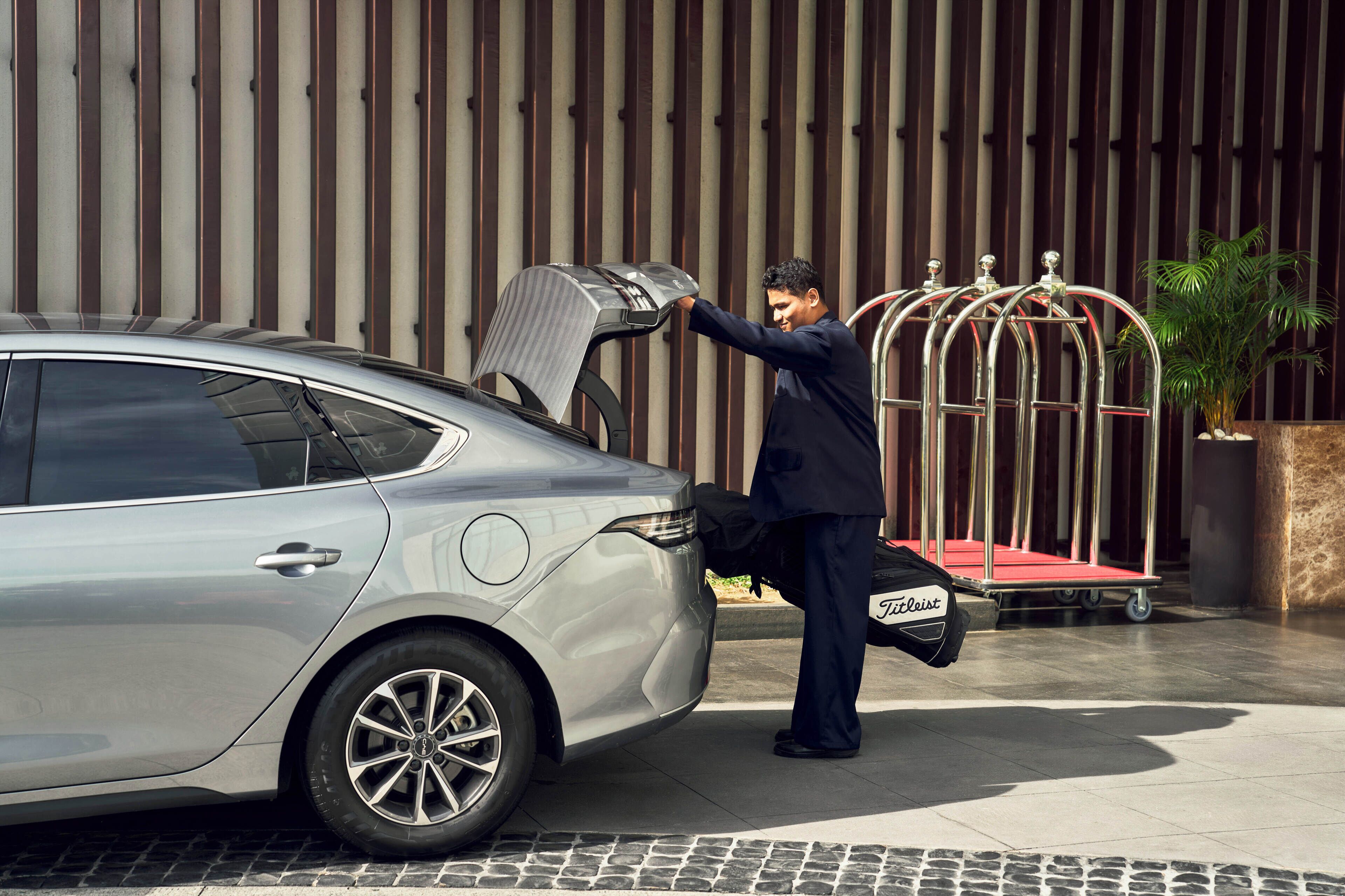 Habitación estándar | Minibar, caja de seguridad en la habitación y escritorio 