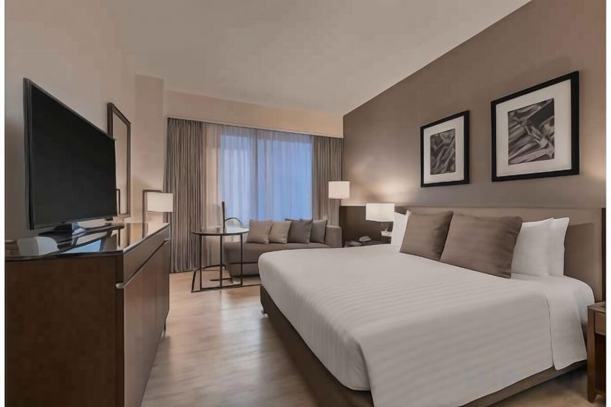 1 King Bed, One-Bedroom Premier with Living Area and Lounge Access