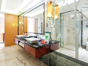 Shower, free toiletries, hair dryer, slippers - Guangzhou Manguo International Hotel (Guangzhou)