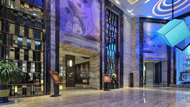 A hotel lobby with a large digital ceiling display, marble flooring, and a modern design. - Guangzhou Manguo International Hotel (Guangzhou)