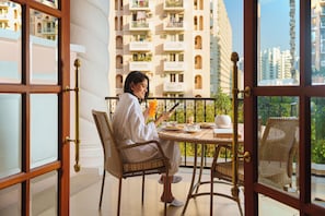 1 bedroom, minibar, in-room safe, desk - DLF Club 5 (Gurugram)