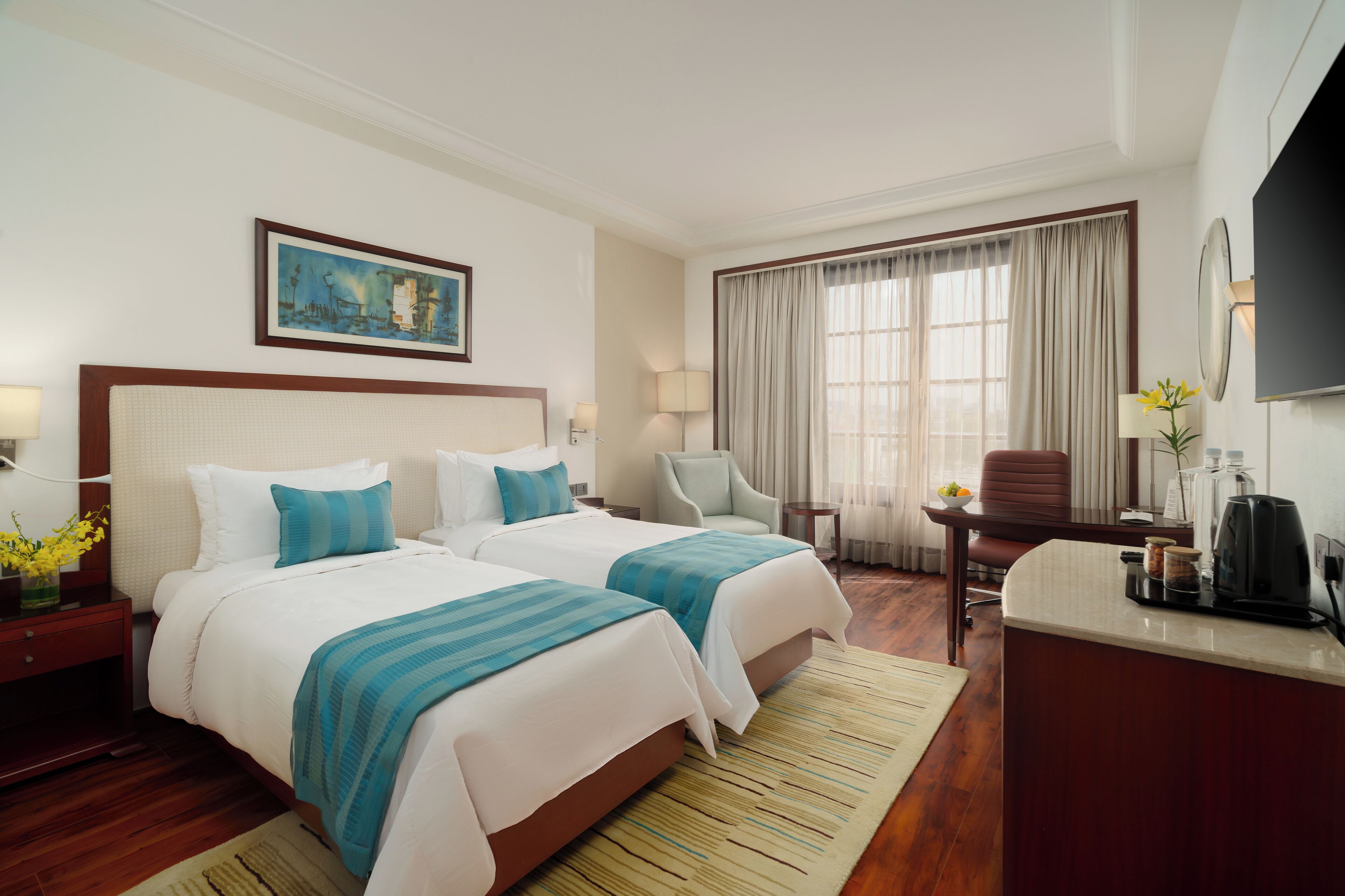 特級雙床房 | 迷你吧、房內夾萬、書桌、手提電腦工作空間