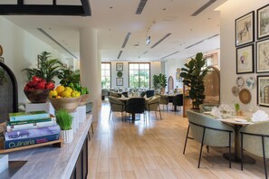 Daily buffet breakfast (INR 1060 per person)