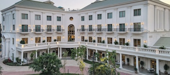 DLF Club 4