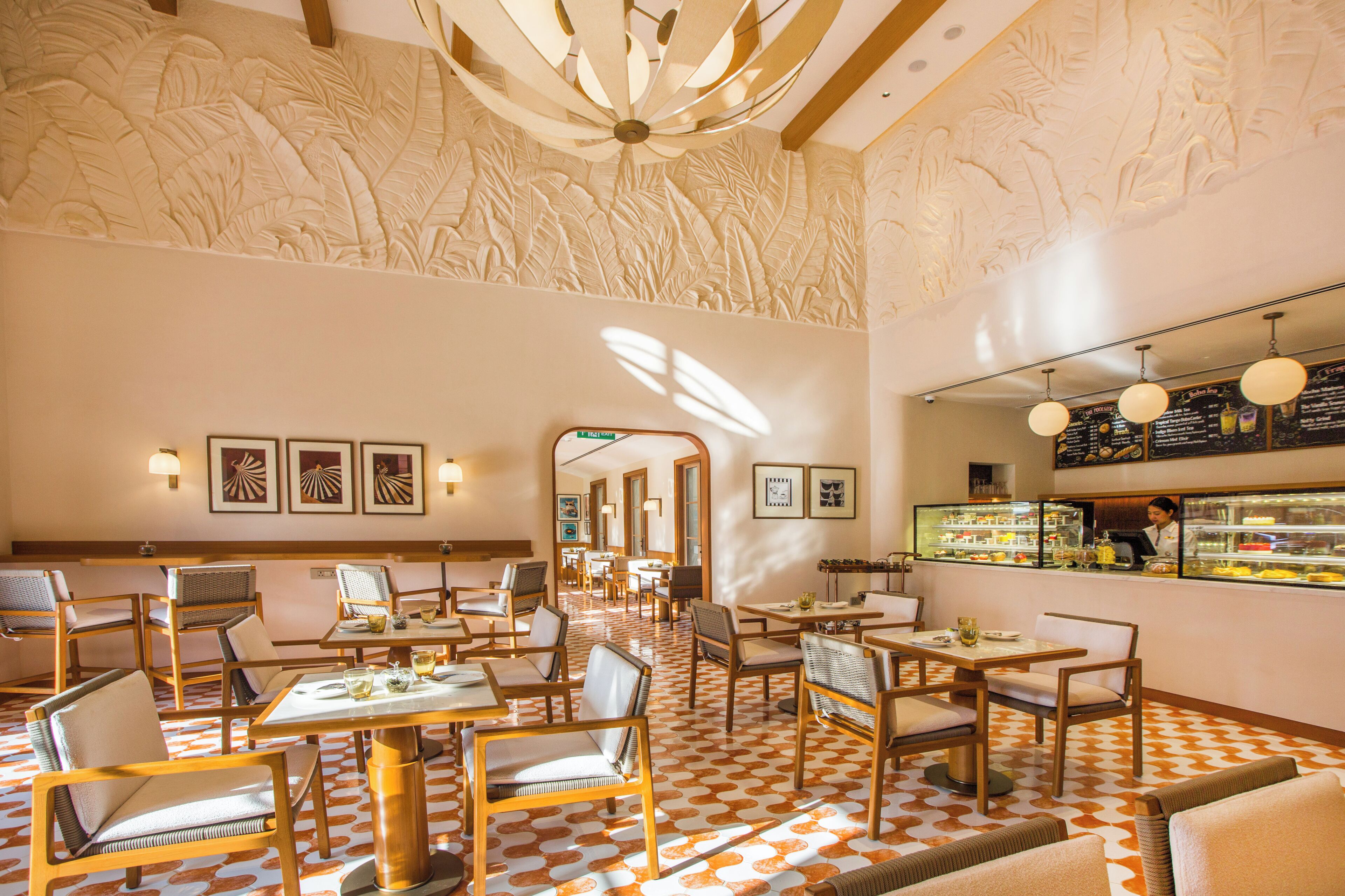 4 restaurants; breakfast, lunch, dinner and brunch served 