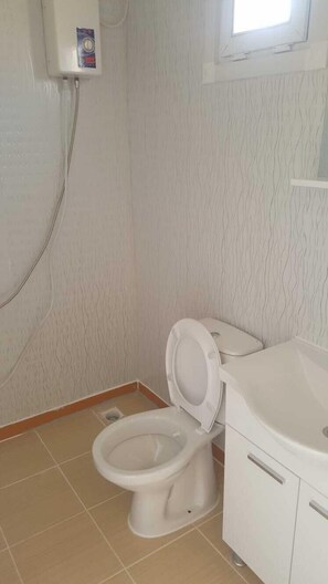 Ducha, cabezal de ducha con hidromasaje, artículos de tocador gratuitos