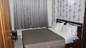 Iron/ironing board, free WiFi - Service Apartments Karach (Karachi)