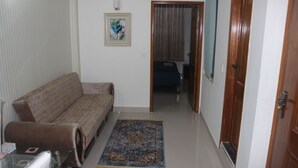 Lobby sitting area - Service Apartments Karach (Karachi)