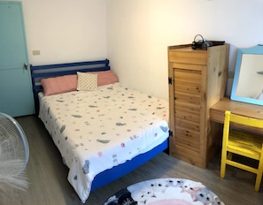 Family Triple Room, 1 Bedroom | Desk, free WiFi, bed sheets