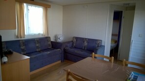 Family Mobile Home, 2 Bedrooms, Non Smoking | Living room | Flat-screen TV, table tennis - Camping Le Canchy (Licques)