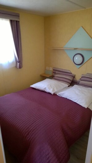 Family Mobile Home, Non Smoking | Individually furnished, blackout drapes, free WiFi - Camping Le Canchy (Licques)