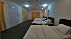 Firemannsrom – standard, flere senger, tilgjengelighetstilpasset | Lydisolert, strykejern/-brett og ekstrasenger (mot et tillegg)