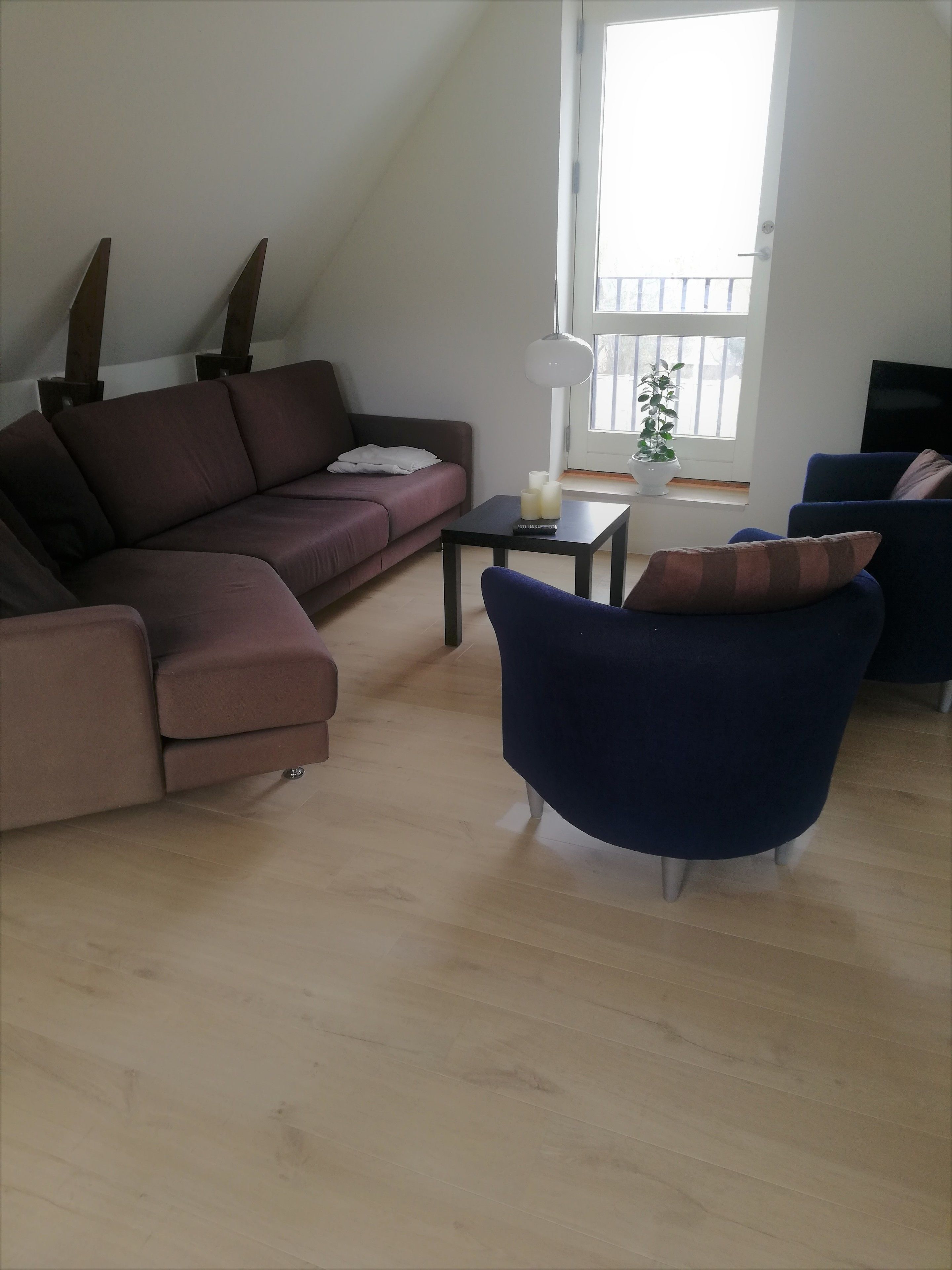 basic apartment, multiple beds | living room | flat-screen tv, netflix