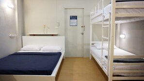 Private Room for 4 Persons with Shared Bathroom | Lits pliants/supplémentaires, Wi-Fi gratuit