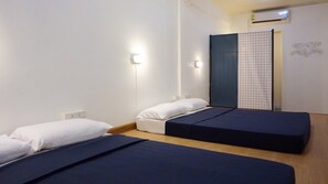 Family Room with Private Bathroom | Lits pliants/supplémentaires, Wi-Fi gratuit