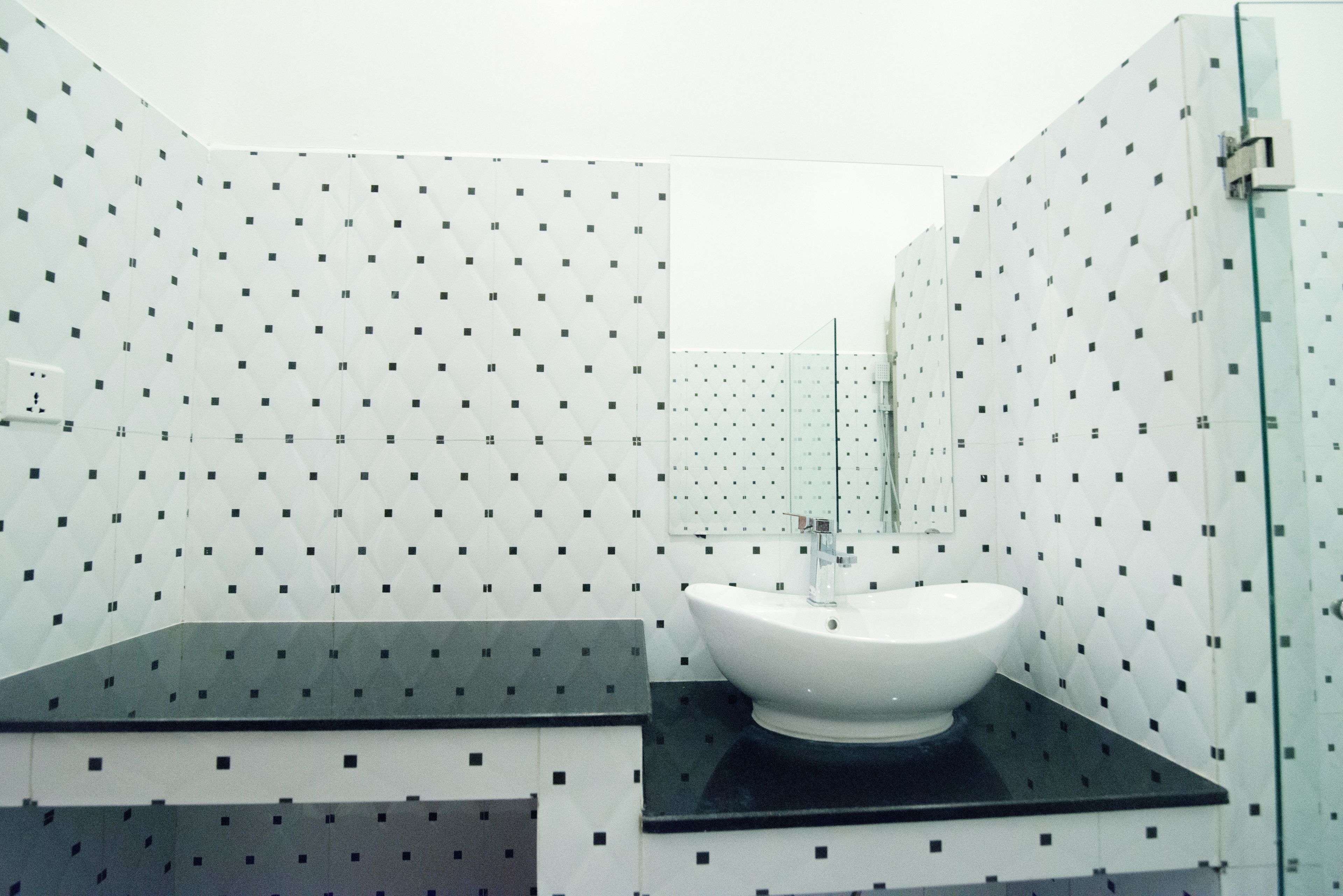 family room, 4 bedrooms, non smoking | bathroom sink