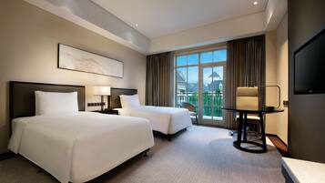 In-room safe, soundproofing, iron/ironing board, free WiFi