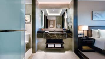 Combined shower/tub, rainfall showerhead, hair dryer, slippers