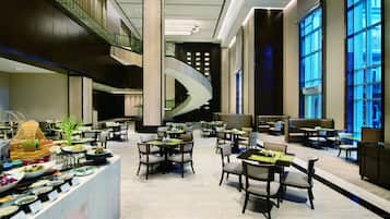 Café da manhã com buffet diário (CNY 128 por pessoa)