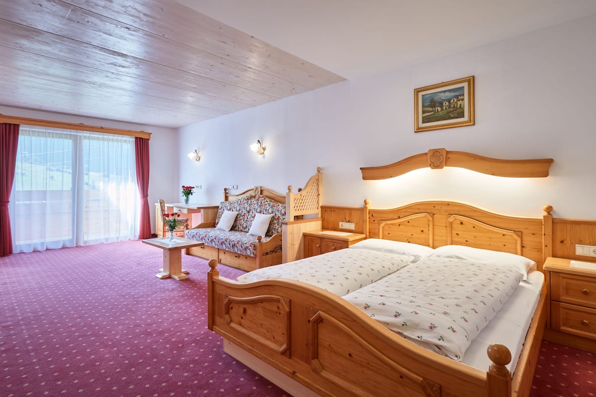 Comfort-Doppelzimmer | Zimmersafe, Schreibtisch, schallisolierte Zimmer, Bettwäsche