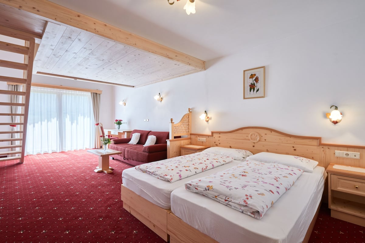 Familienzimmer (Fane) | Zimmersafe, Schreibtisch, schallisolierte Zimmer, Bettwäsche
