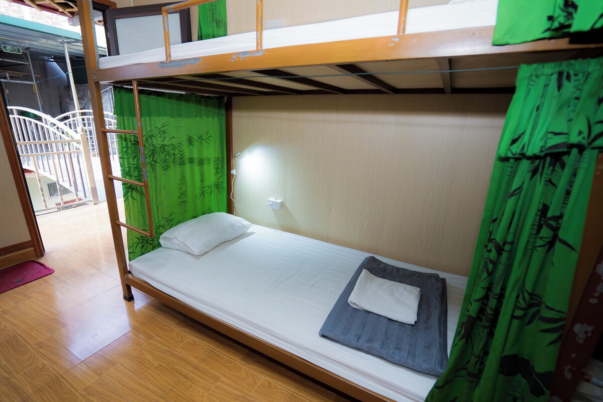 Shared Dormitory | In-room safe, blackout drapes, soundproofing, WiFi (free)