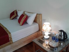 Single Room | In-room safe, blackout curtains, soundproofing, free WiFi - Tam Coc Riverside homestay (Hoa Lu)