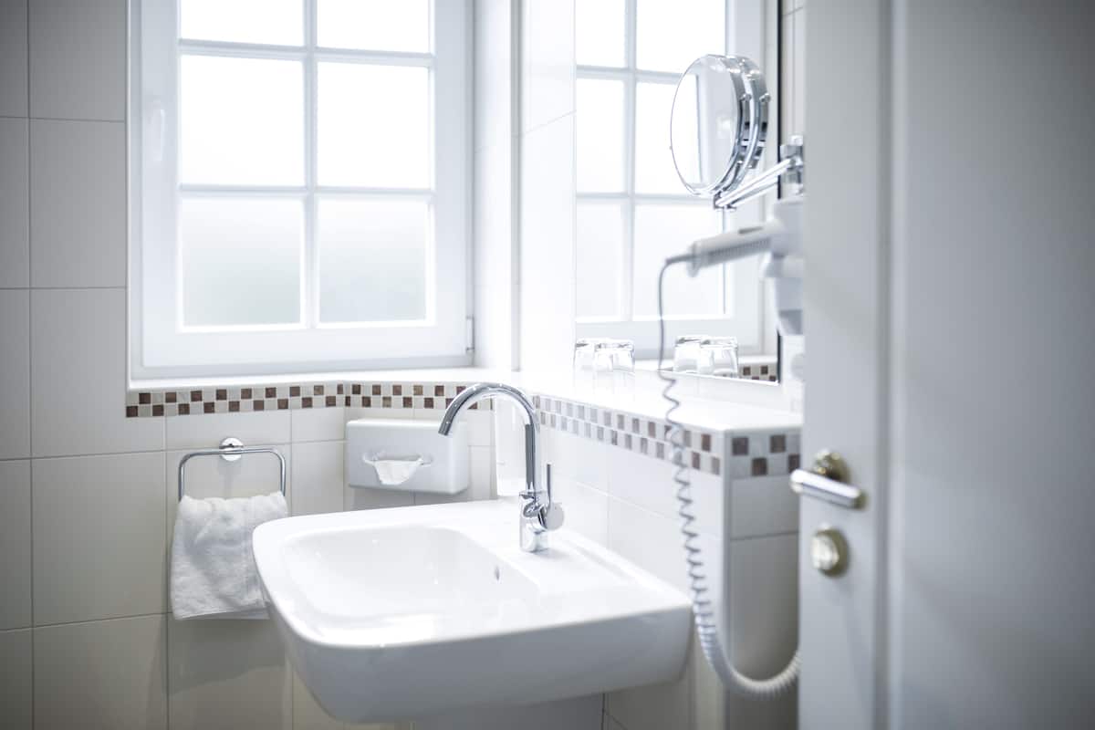 comfort double room | bathroom sink